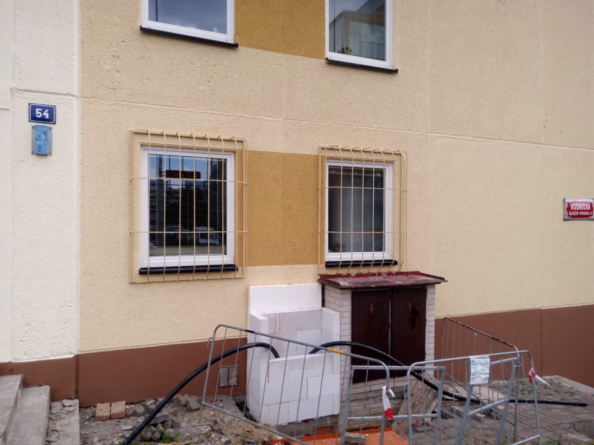 Kompletní oprava a nátěr obvodového pláště panelového domu