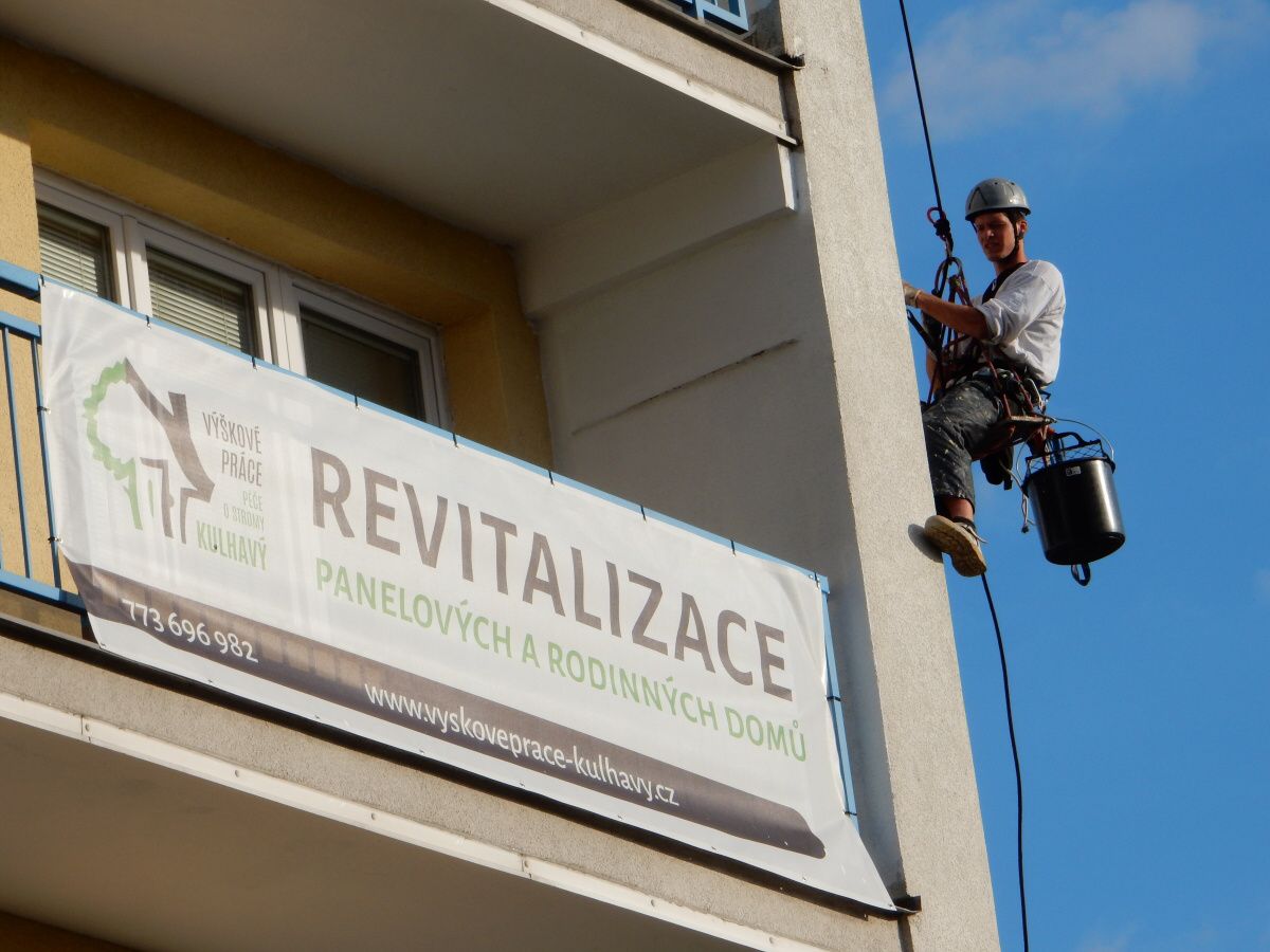 Revitalizace, renovace a nátěr obvodového pláště panelového domu