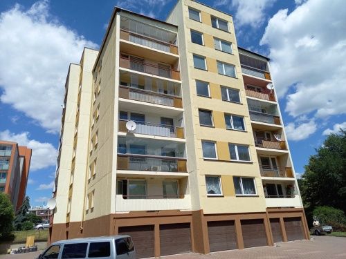 Kompletní oprava a nátěr panelového domu