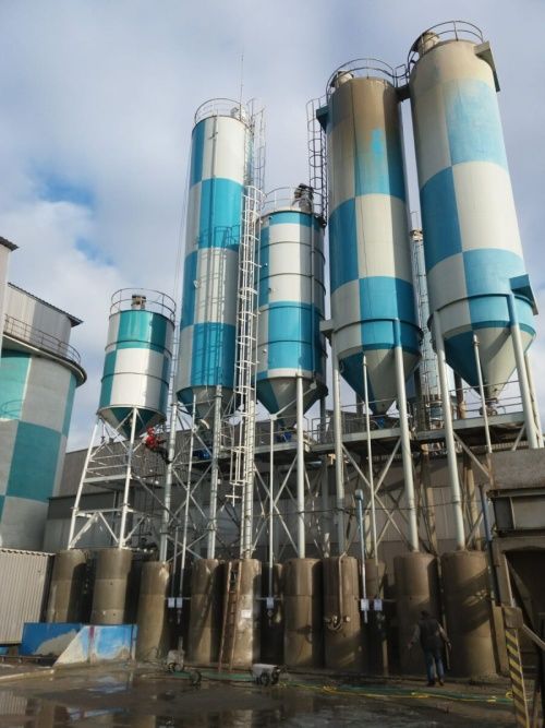 Mytí a nátěr sil na cement