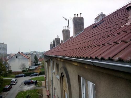 Čištění a ochrana žlabů, svodů proti listí