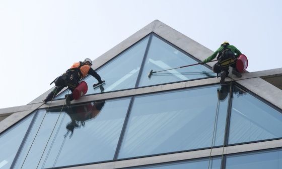 Výškové mytí oken